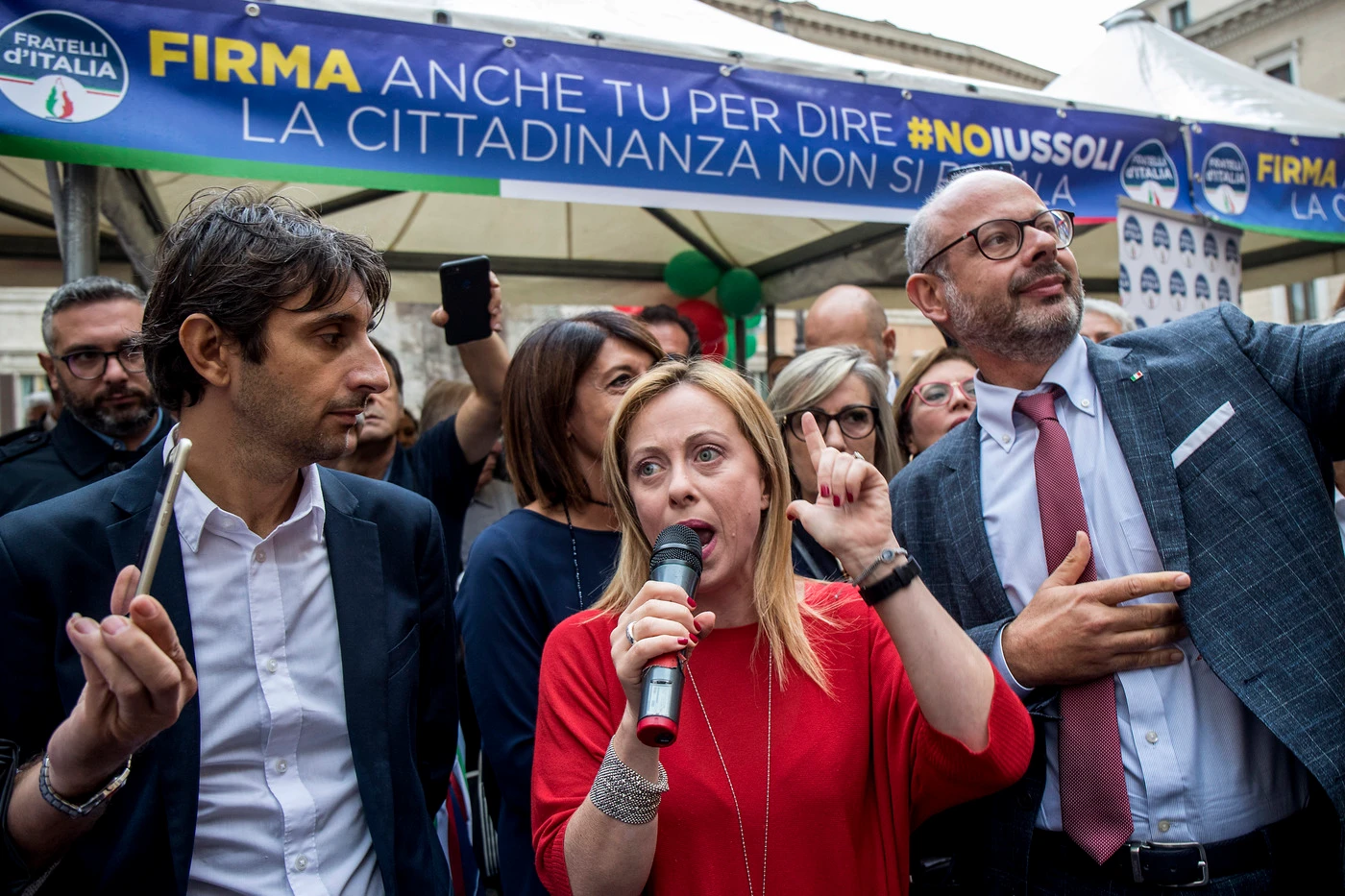 Giorgia Meloni su Conte: "Ha dato l'ok alla riforma Fondo salva stati, una super Troika onnipotente"