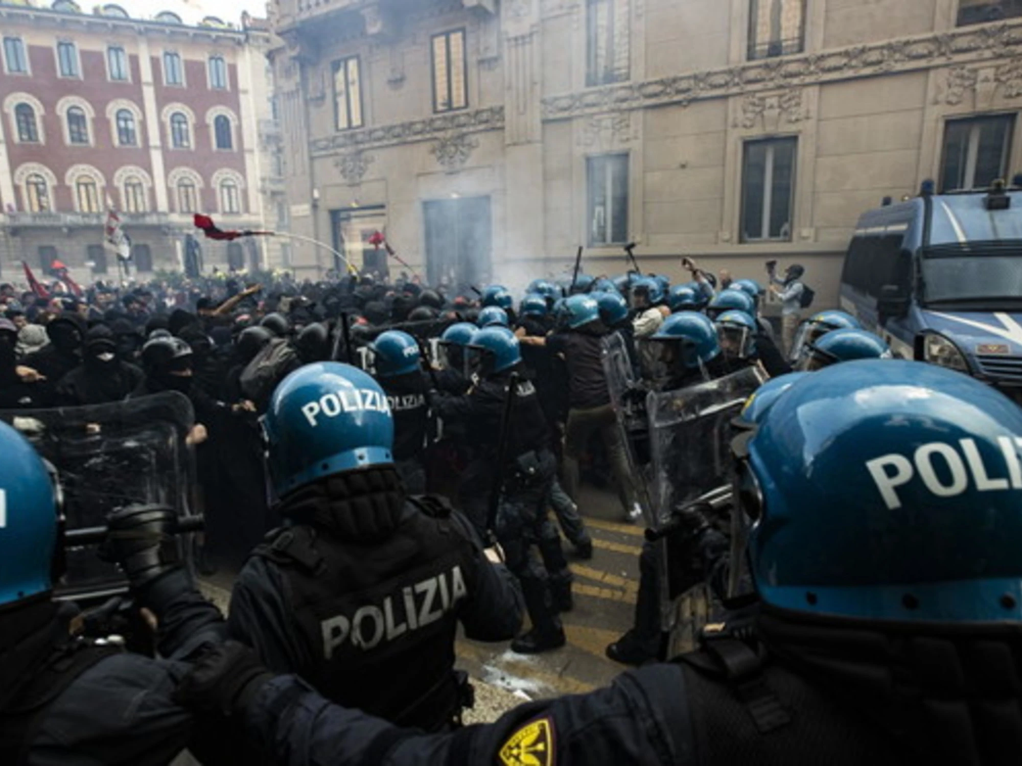 Piazzate e botte: con la protesta anti-remigrazione i progressisti hanno fatto un autogol