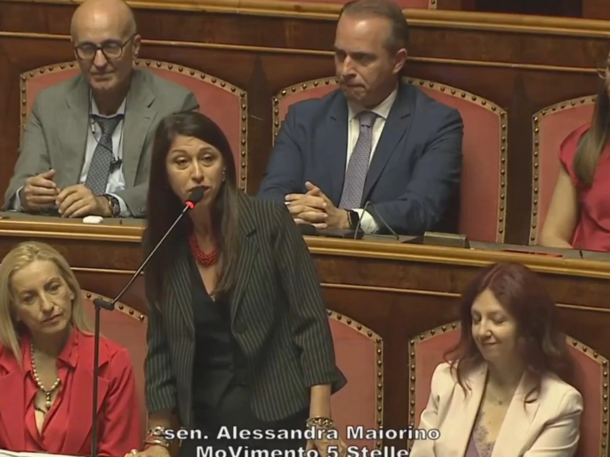 Giorgia Meloni "scodinzola": insulti al Senato, caos in aula