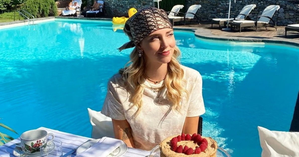 Chiara Ferragni umilia il fesso che la insulta: "Ridicola, scroccona, come pensi di aiutare l'economia?". E lei... strepitosa
