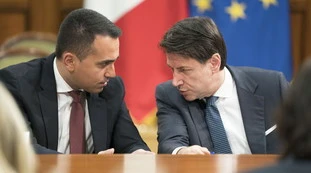 Giuseppe Conte indagato: ha obbligato Siri a dimettersi, ora resiste. Tutti i reati dei grillini "onesti"