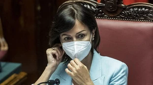 Mara Carfagna ricoverata per polmonite, fonti di Forza Italia: "Non è il coronavirus"