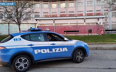 Torino, il pranzo di Natale finisce in tragedia: accoltella padre e figlio