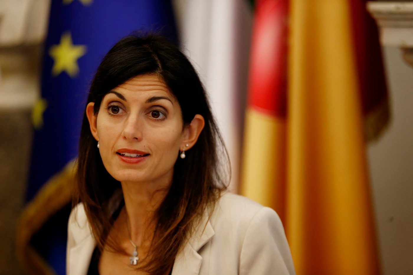 Matteo Salvini chiede scusa per aver sostenuto l'elezione della Raggi: "È bravissima, ma non come sindaco"