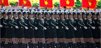 Cina, il regime festeggia l'anniversario