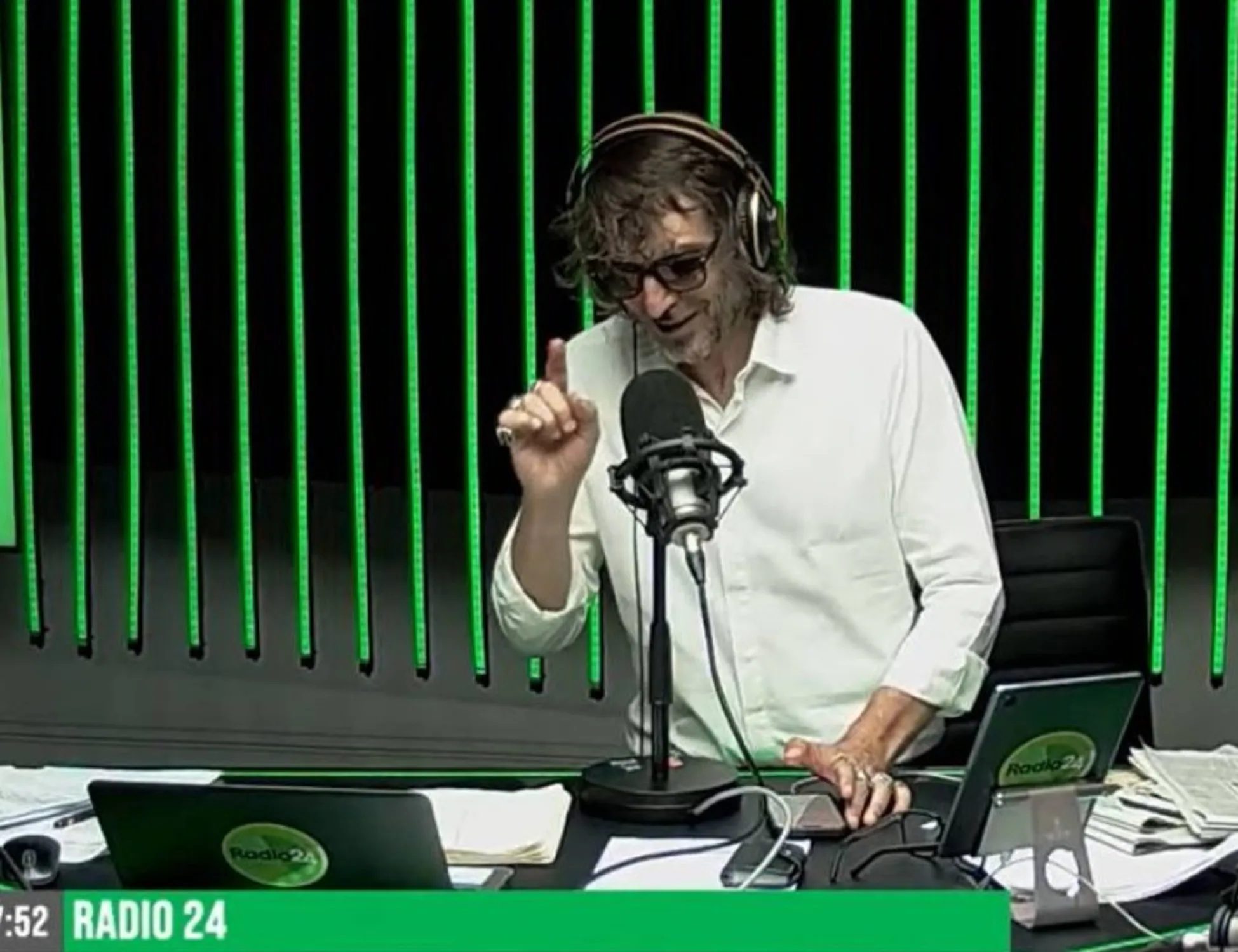 Fakir, Giuseppe Cruciani azzera Laura Boldrini: "Questa cosa mi fa impazzire"