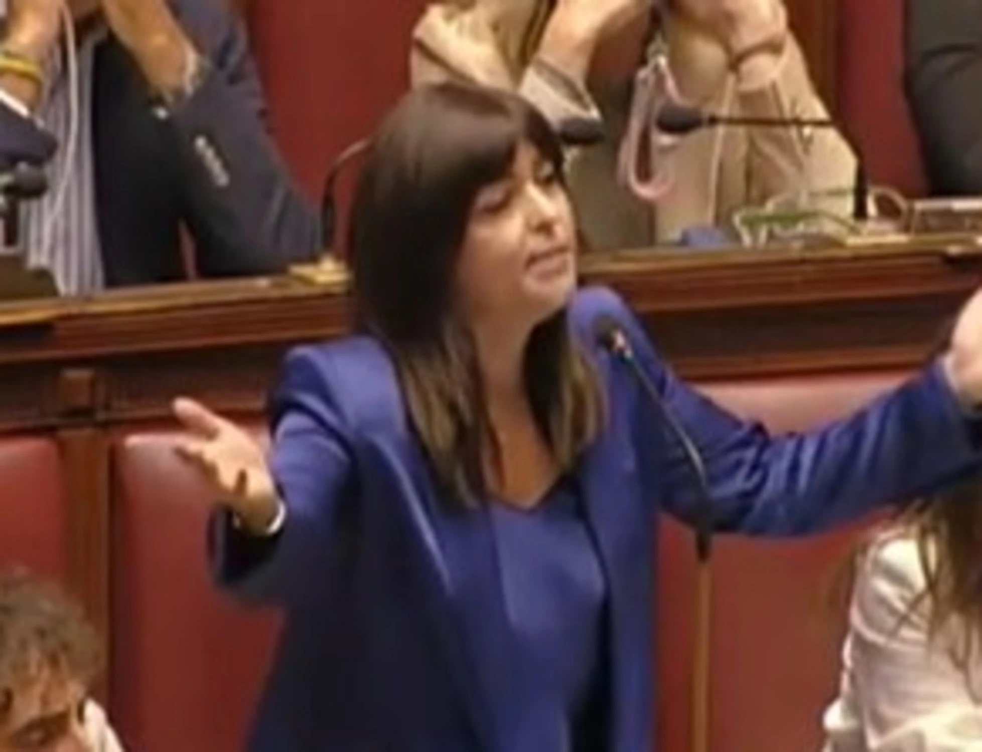 Bagarre in Aula, FdI inchioda Conte e il M5s perde la testa: seduta sospesa