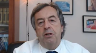 Coronavirus, Roberto Burioni smonta Matteo Renzi: "Riapertura a breve? Irrealistico, la situazione è troppo grave"