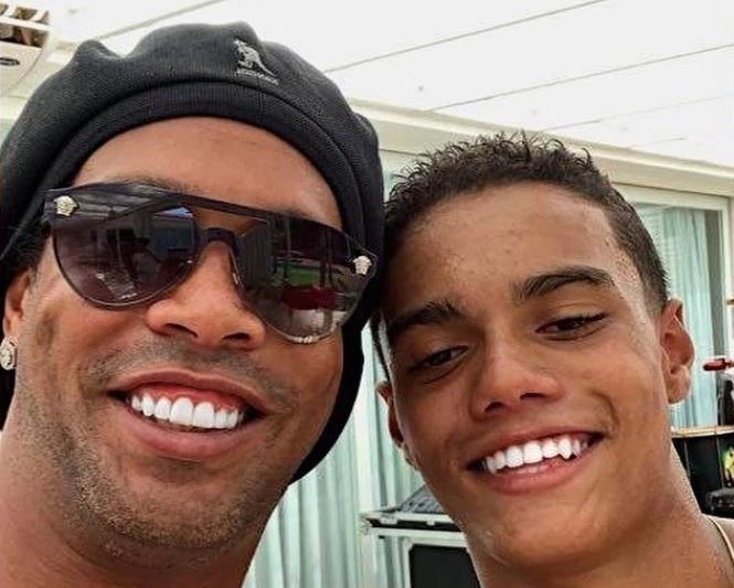 Ronaldinho, il figlio fa un provino da anonimo con il Cruzeiro: subito un contratto di cinque anni