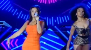 Elettra Lamborghini, incidente inaspettato sul palco: "Qui letteralmente tutto scompare"