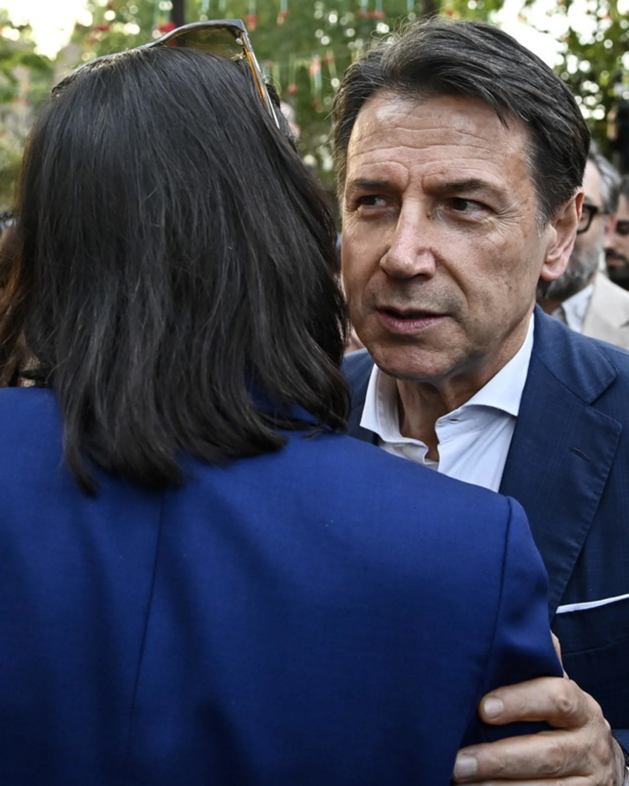 Giuseppe Conte "flirta" coi rivali di Elly Schlein: verso la rottura