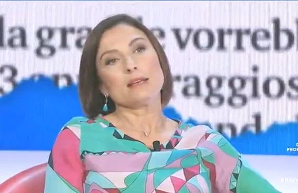 Sea Watch, Alessia Morani pubblica la foto segnaletica di Carola Rackete per criticare chi l'hanno fatto