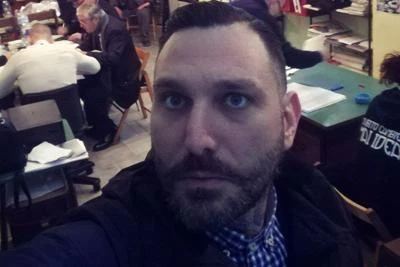 "Gli hanno spaccato la testa". Furia brutale sul fascista: come lo hanno ridotto