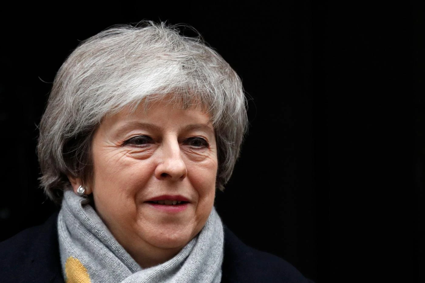 Brexit, bocciato dal Parlamento l'accordo di Theresa May: la premier appesa a un filo