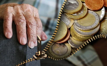 Pensioni, scattano gli aumenti: quanto cresce l'assegno nel 2026