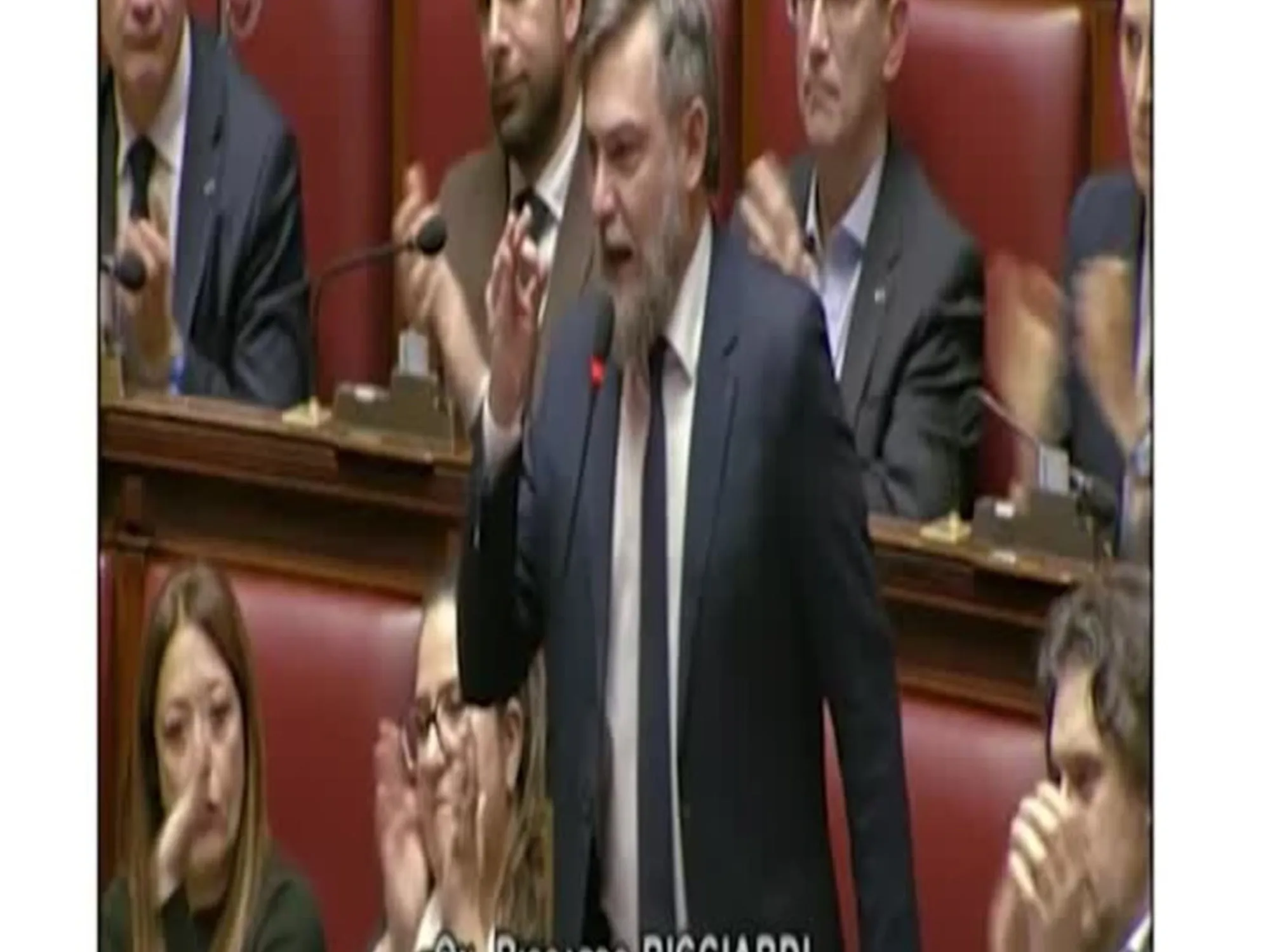 Leggi l'articolo: "Agente pestato? Eravate felici": la porcheria del grillino