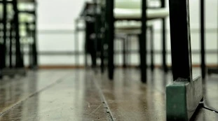 Puglia, banditi da una scuola grembiuli rosa e blu: "Ecco quello inclusivo"