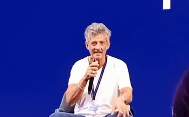 https://media.liberoquotidiano.it/Yf_CPJfBxchd_0V79CKsoJmIENLmPCHsXbC9oX3RKxc/width:800/quality:90/aW1hZ2VzLzIwMjUvMTAvMjYvMTYyMzUzNTQ5LTViYjU3YWNlLTliNzctNGFmOS1iYTBjLWFlNTRhZDRmYzIwOS5qcGc.webp