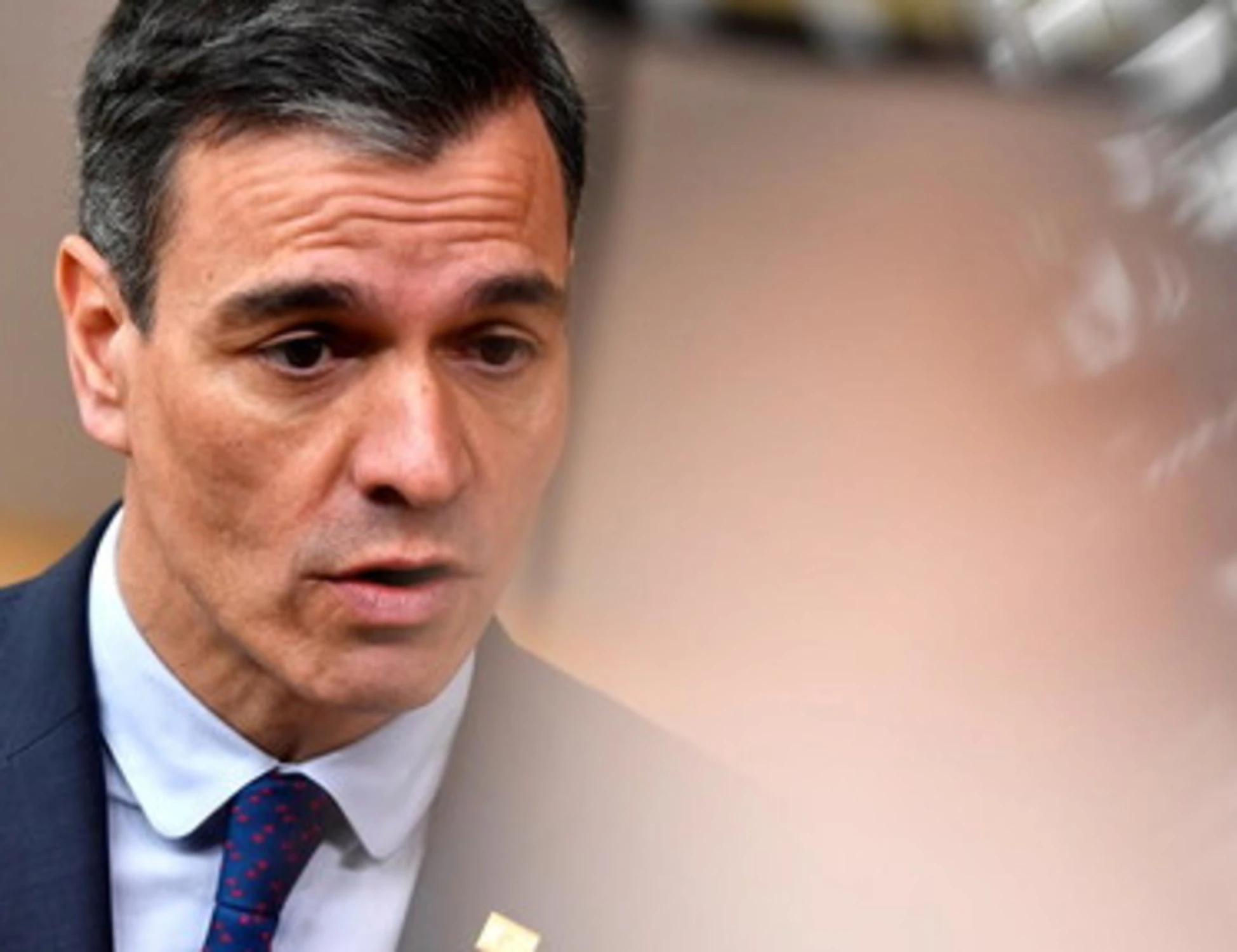 Migranti, rimpatri e procedure più rapide ai confini: Sanchez si arrende alla linea Meloni