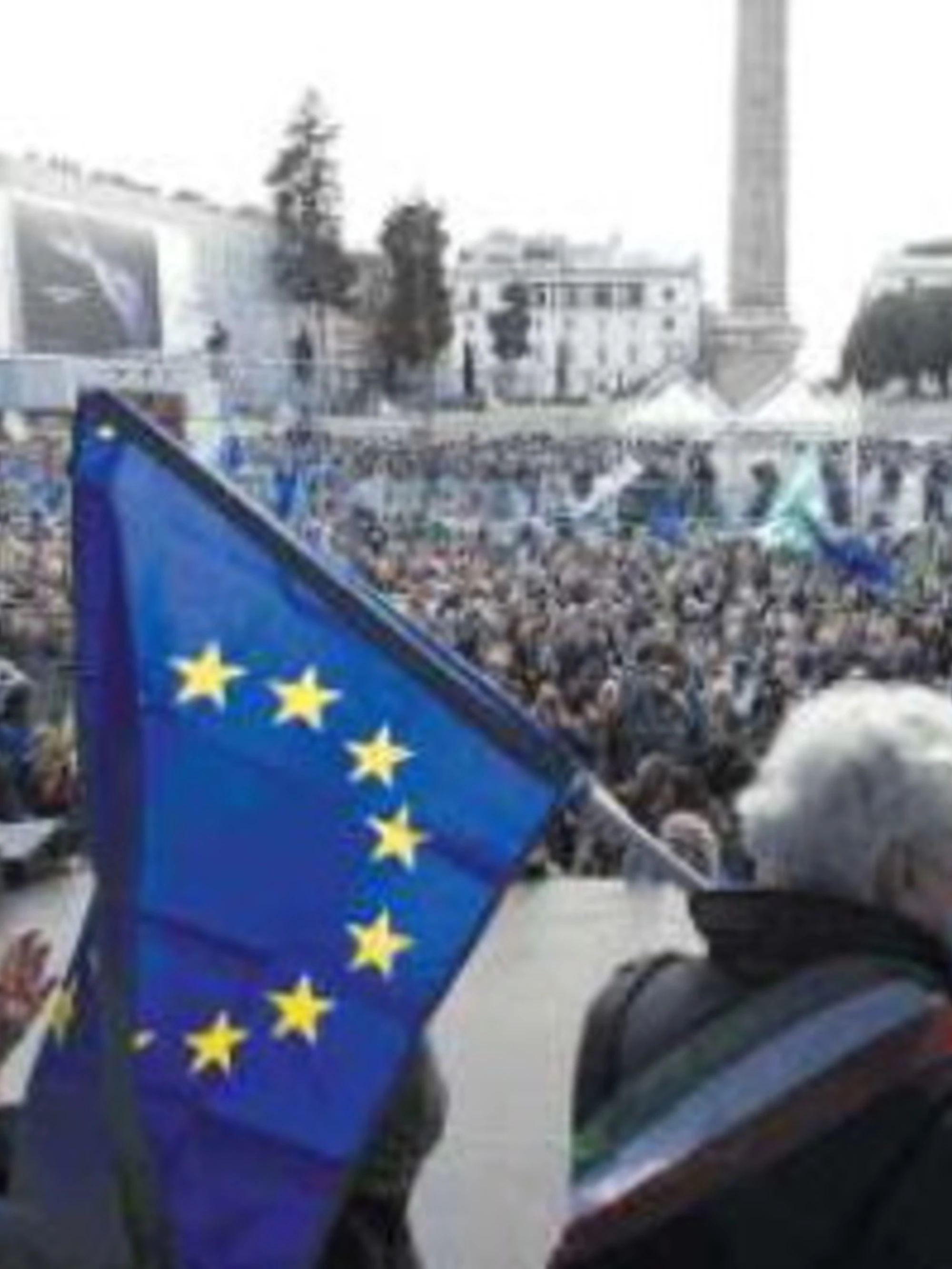 La piazza Pd pro Europa? Mail, gare e ospiti: cosa non torna in Campidoglio 