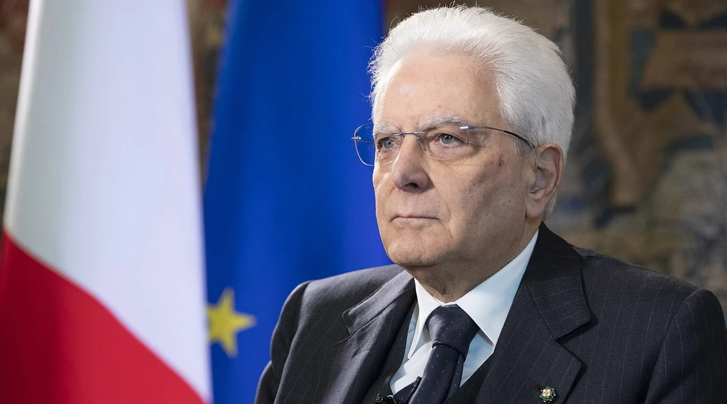 Sergio Mattarella, voci dal Quirinale: "Non è il badante di Giuseppe Conte. Rimpasto? Più facile cambiare premier"