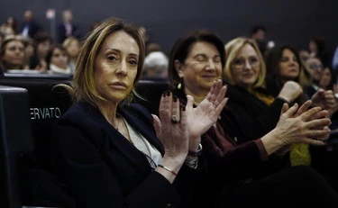 Arianna Meloni spiana Schlein e Landini: "C'è chi fa i referendum e chi..."
