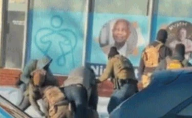 Uomo ucciso a Minneapolis: "Aveva una pistola carica"