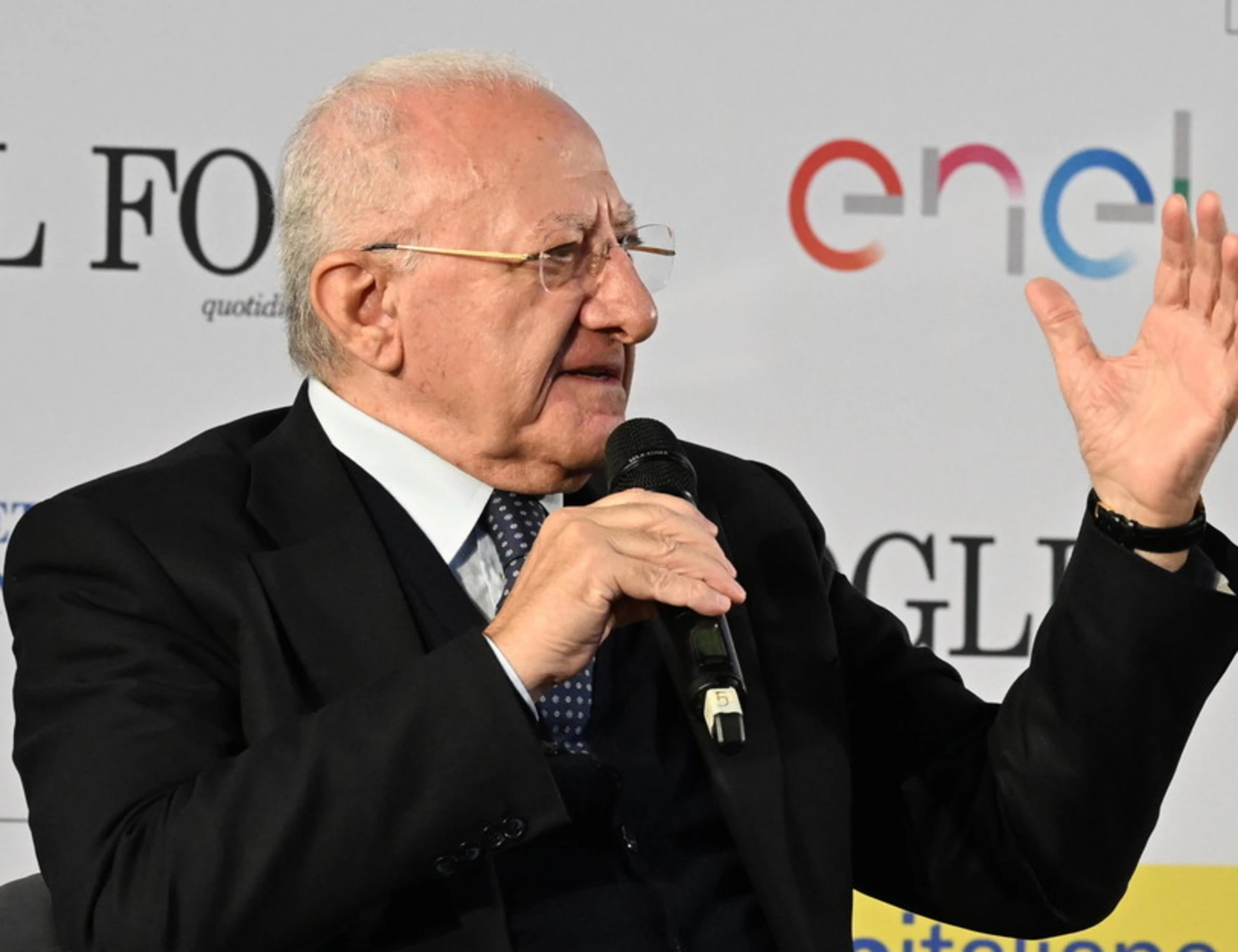 Pd, spreca altri 5 miliardi per l'acqua della Campania