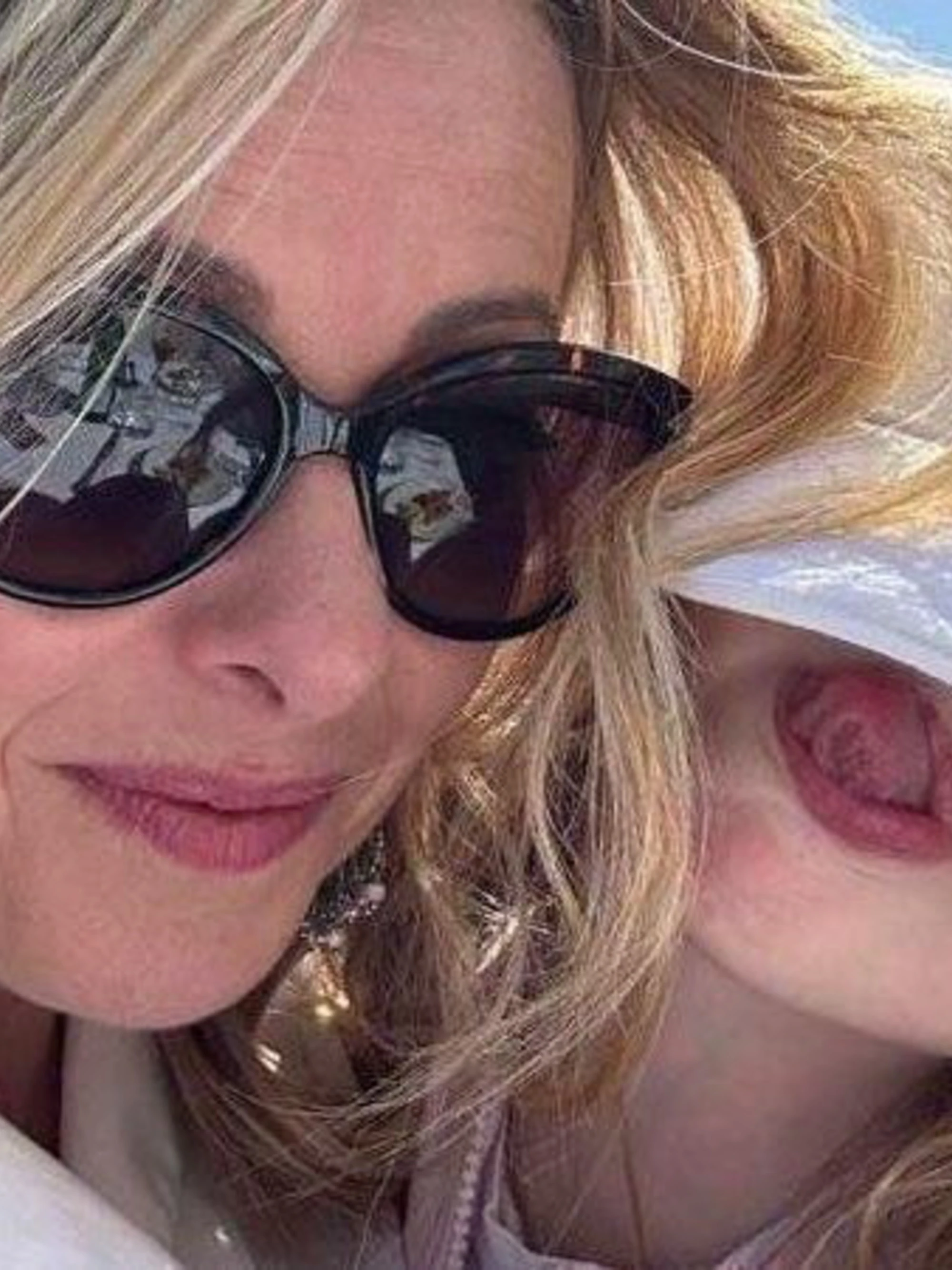 Ferragosto, gli auguri di Meloni con Ginevra. E spuntano due like inaspettati