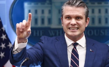 Usa, Pete Hegseth confonde Pulp Fiction con la Bibbia