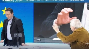 Generale Vannacci, Vittorio Sgarbi sbrocca: "Non rompete i co***! Salvini fa il ca*** che vuole"