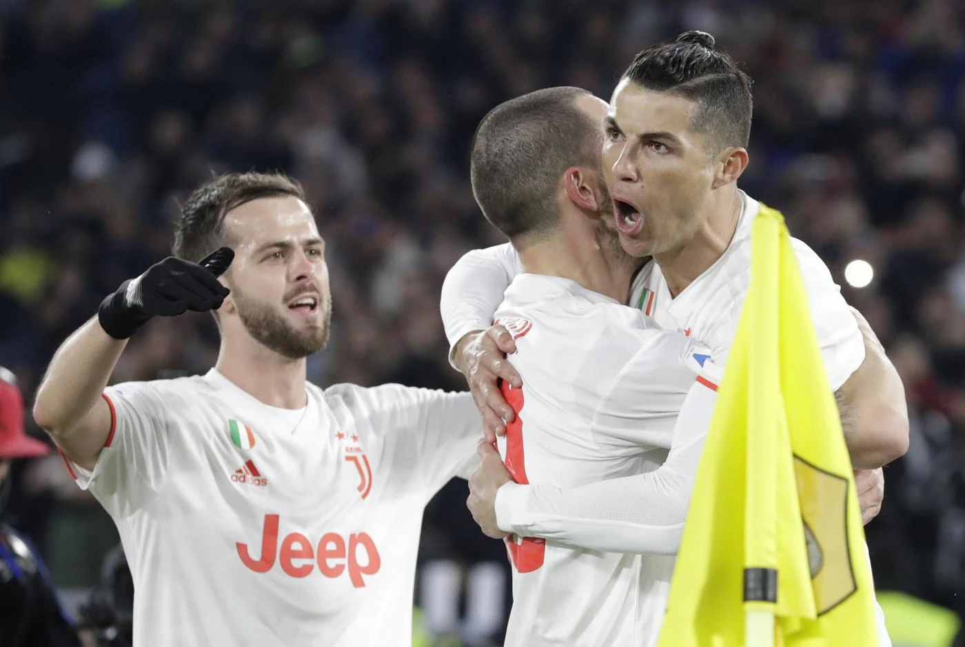 La Juventus è campione d'inverno: la Roma si arrende 2-1 e Sarri sfida il tabù