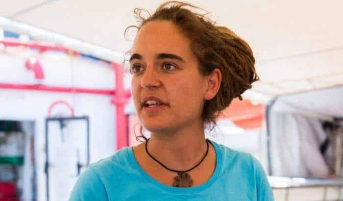 Sea Watch 3 se ne frega dell'alt della GdF: è in porto. Il Viminale chiama in causa l'Olanda