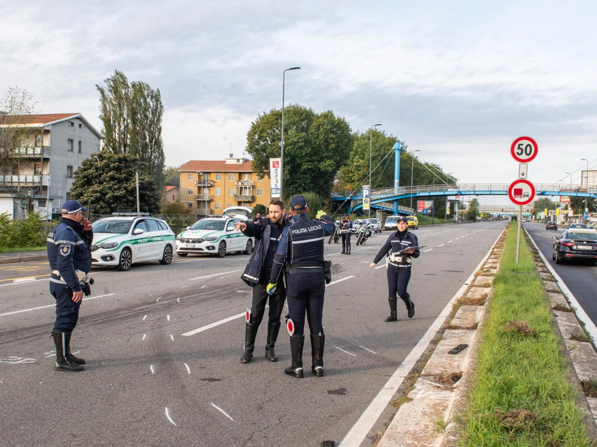Orrore a Milano, si schianta in moto e muore decapitato