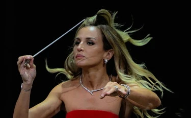 Beatrice Venezi, rumors sulla contromossa radicale: un pool di legali