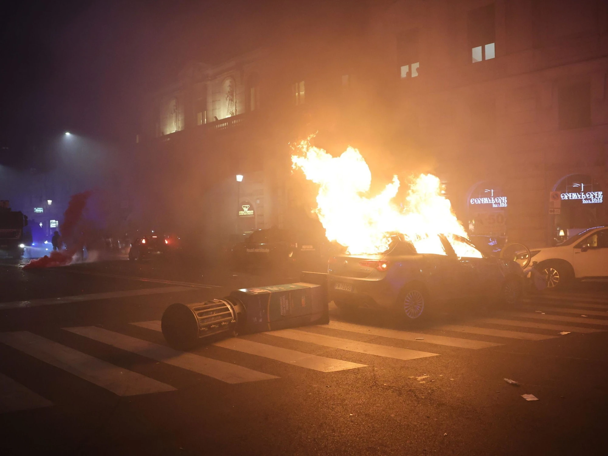 Roma, pro-Pal aggrediscono gli agenti? Confermato l'arresto, ma subito liberi
