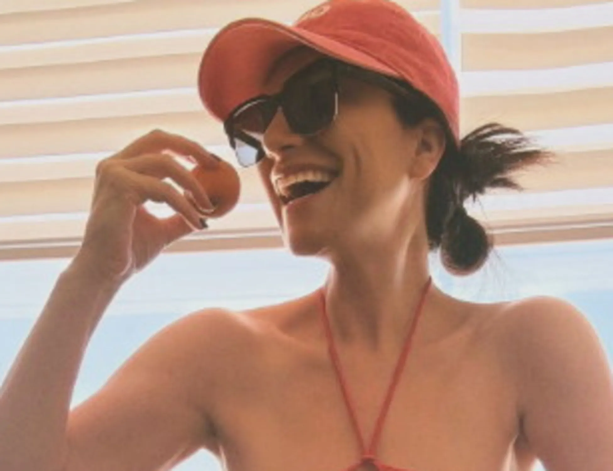 Laura Pausini, una clamorosa foto in bikini: i fan impazziscono