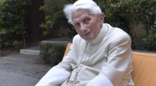 Coronavirus, la rivelazione su Ratzinger: "Offre la messa e la preghiera agli ammalati e alle loro famiglie"
