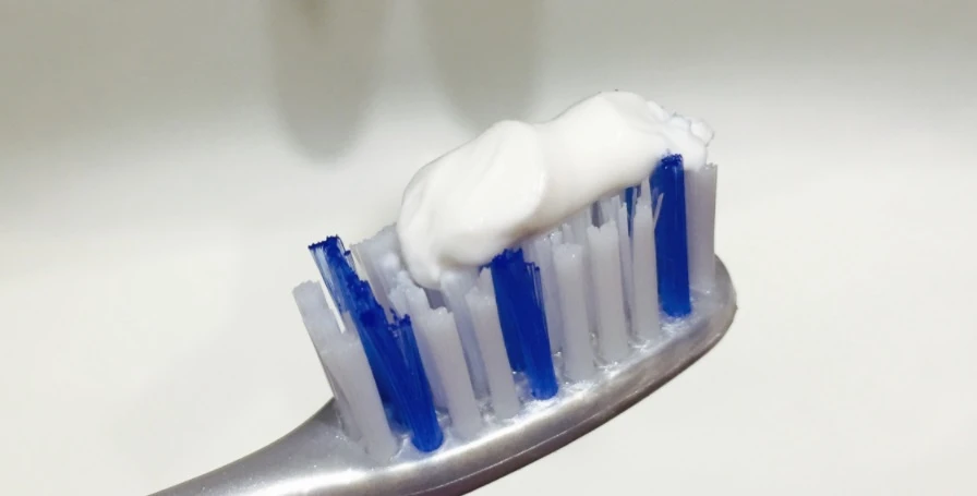 Sonno, il gusto del dentifricio che può causare insonnia