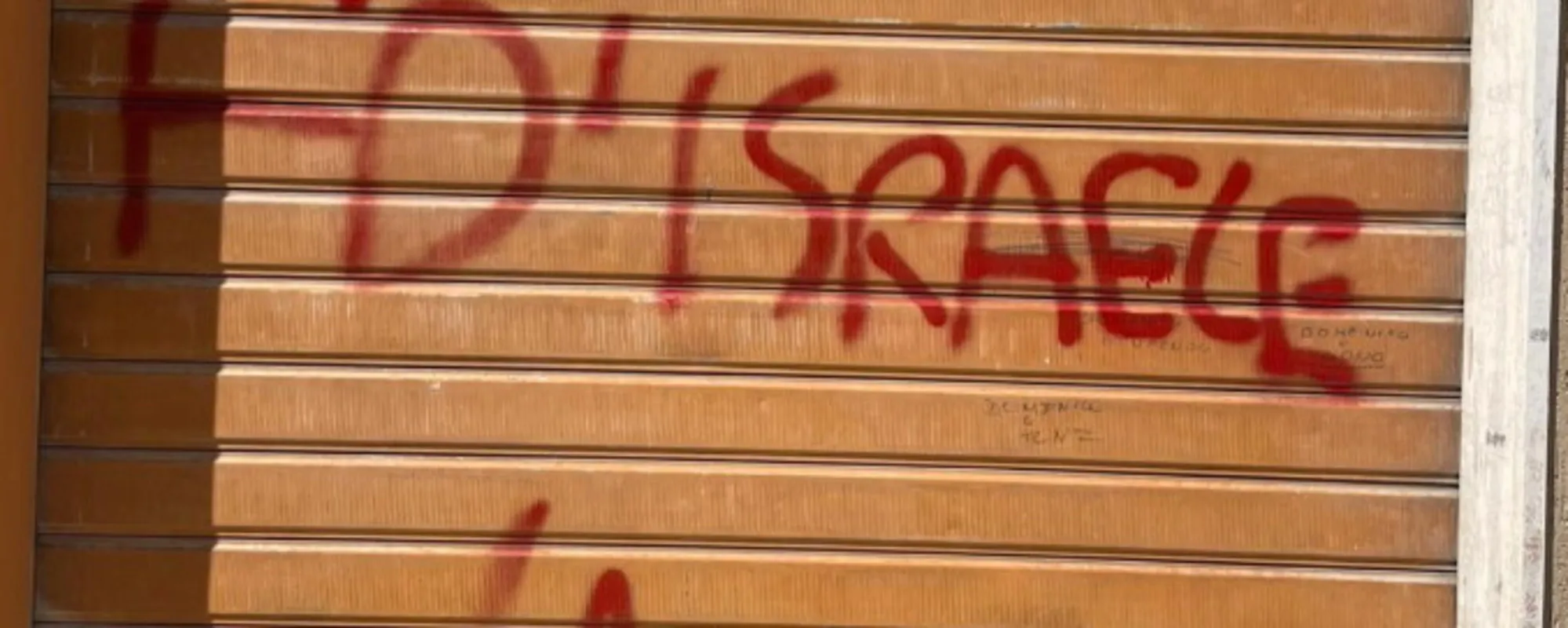 "Infami": vandalizzata la sede di FdI a Pescara, "sempre la stessa matrice" <span style="color: rgb(153, 0, 0);">Guarda</span>
