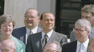 Forza Italia, i primi 30 anni rivoluzionari: il racconto dalla svolta del '94