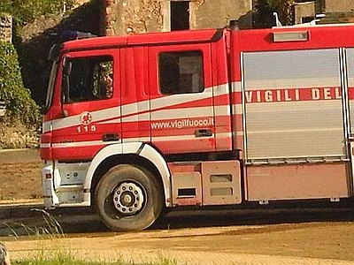 Roma, esplosione in una villetta ad Anzio: morta una donna, due feriti