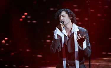 Sanremo 2026, il polsino di Ermal Meta: affondo pro-Pal sul palco