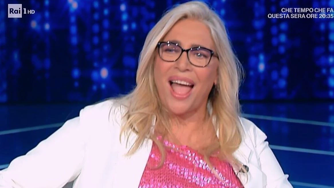 Domenica In, disgrazia in diretta per Mara Venier: "Una puzzetta?". No, molto peggio