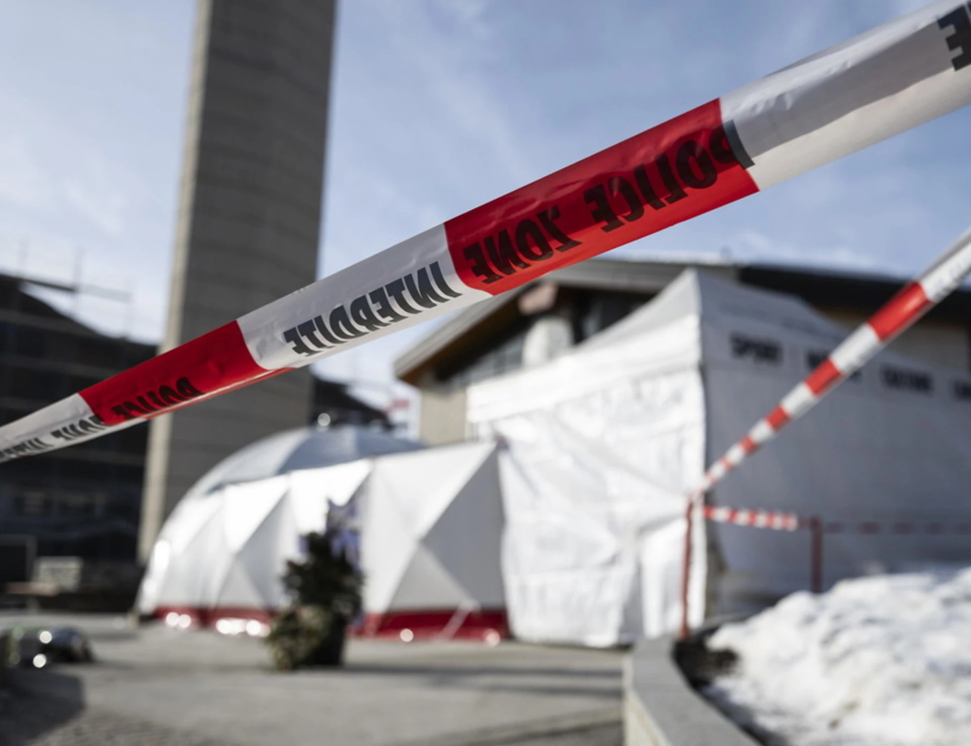 Crans-Montana, altro terremoto per la Procura vallesana: scoppia lo scandalo-telefonate 