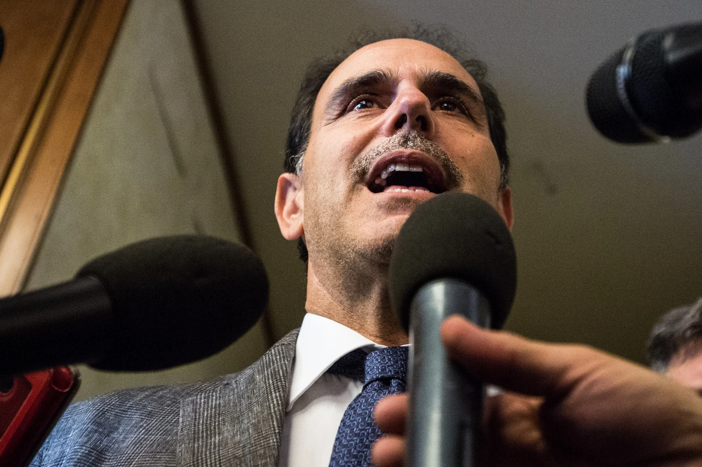 Andrea Marcucci, il senatore Pd che può far esplodere il governo. Di Battista e il sospetto di Di Maio
