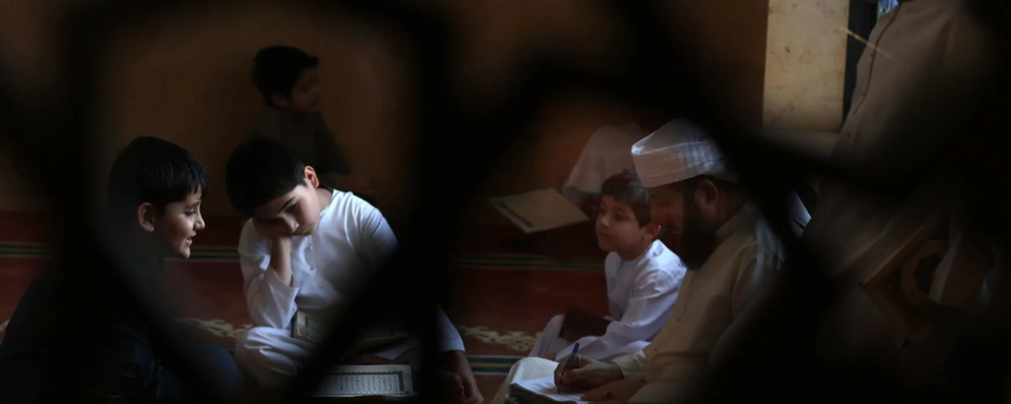 Leggi l'articolo: "Una stanza per i maschi e una per le femmine": delirio islamico a scuola, bufera a Firenze