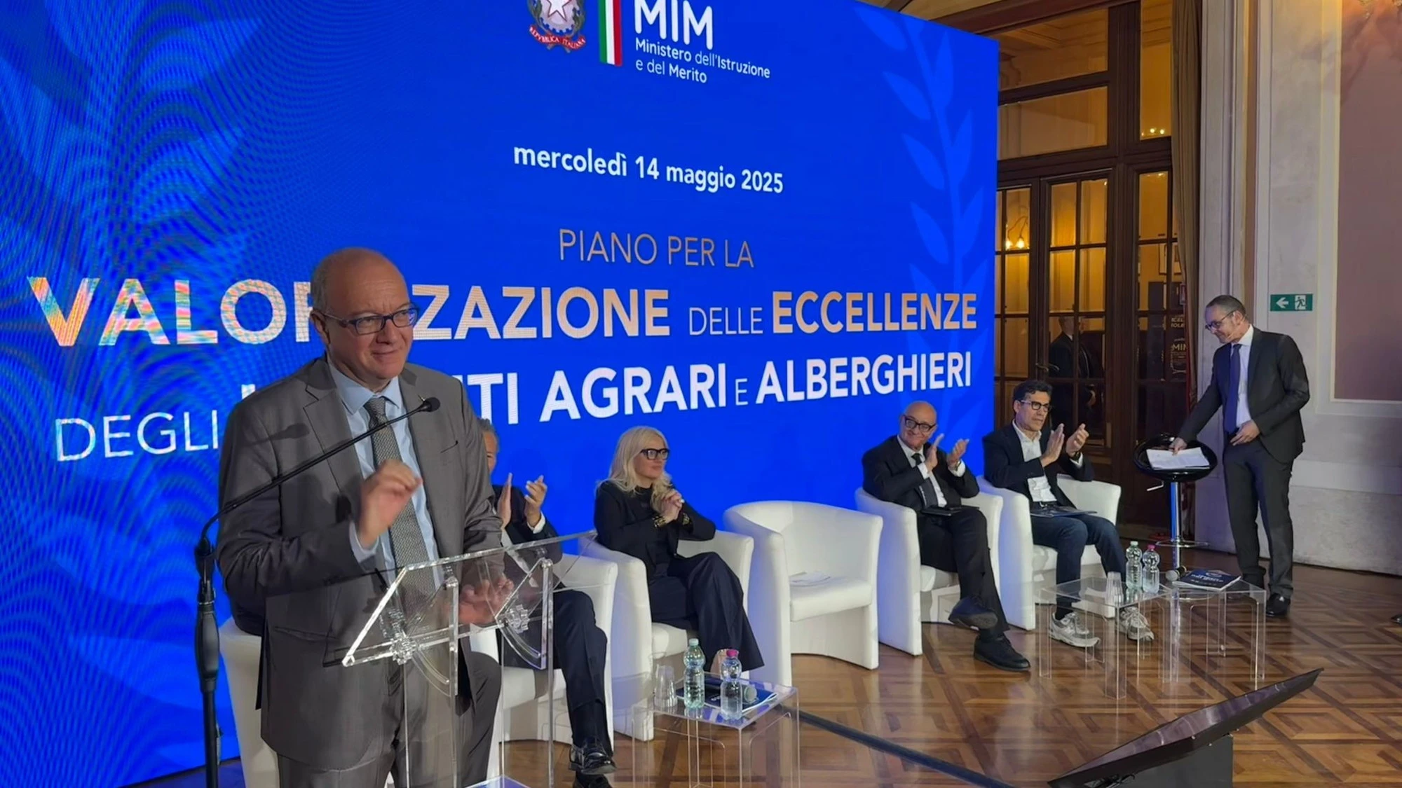 Il Ministro Valditara presenta il marchio “Made in MIM”: valorizzare l’eccellenza produttiva della scuola italiana