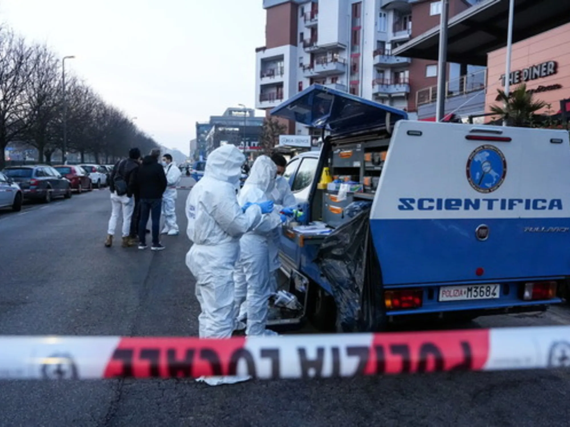 Rogoredo, indagati i 4 poliziotti che hanno risposto al fuoco di Liu Wenham