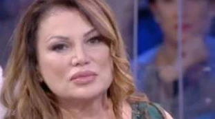 Serena Grandi condannata a due anni: storiaccia di soldi, per lei finisce malissimo